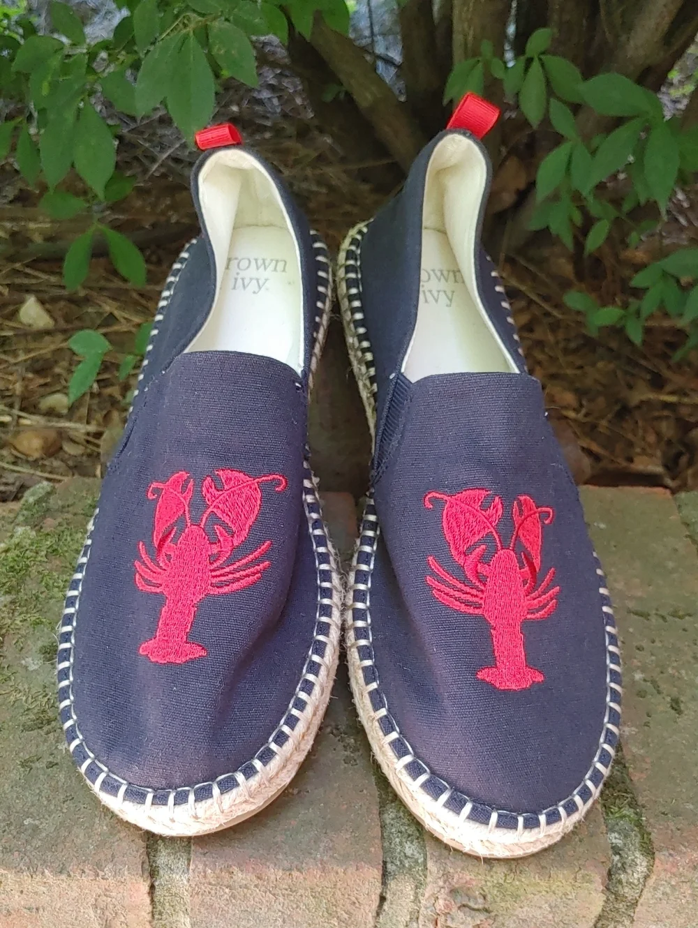 Crown & Ivy Skylar Red Lobster Embroidery Size 8 (1069)